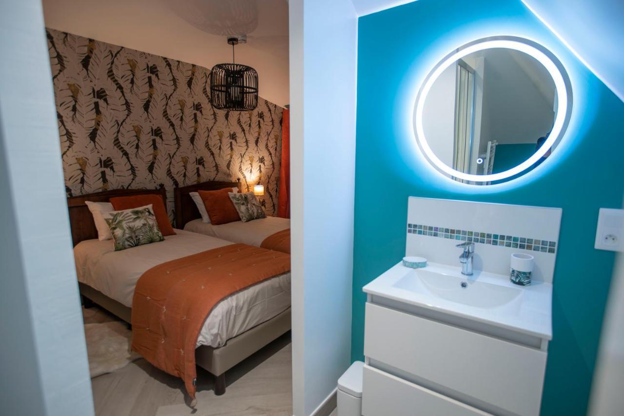 Chambre Jungle Dans Maison D'Hote "Le Petit Clouet"- Рошекорбон Экстерьер фото